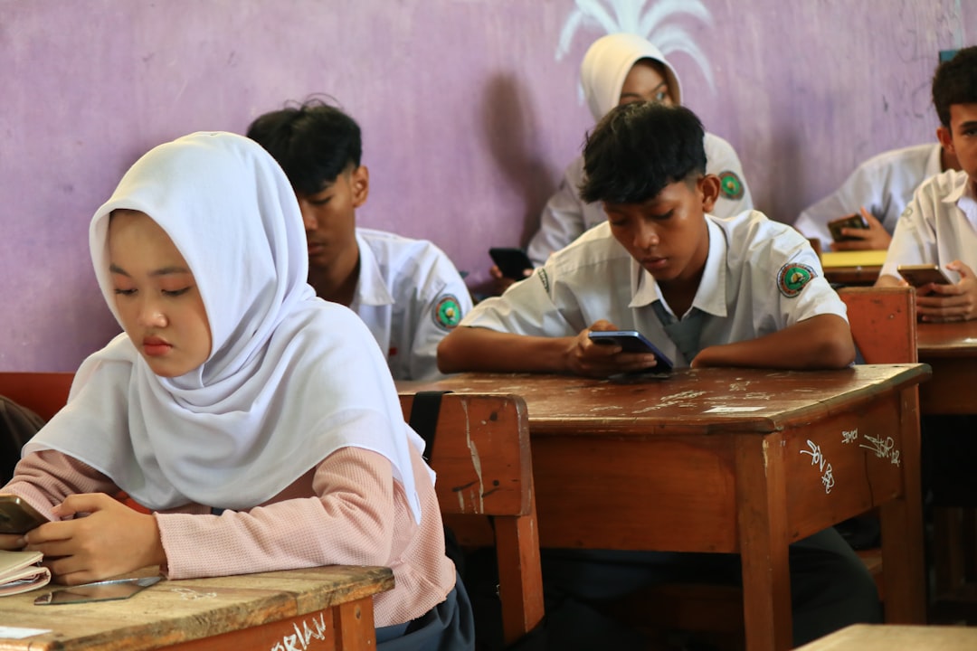 Students learning at SkyMarketing Academy